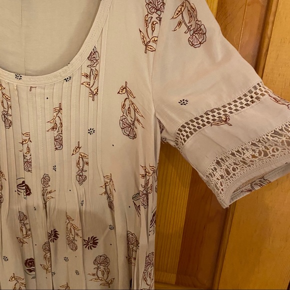 Floral ecoté dress - Picture 3 of 3